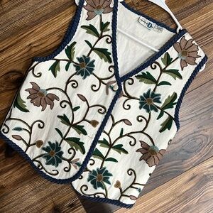 Floral embroidered romantic floral  cotton vest, size M